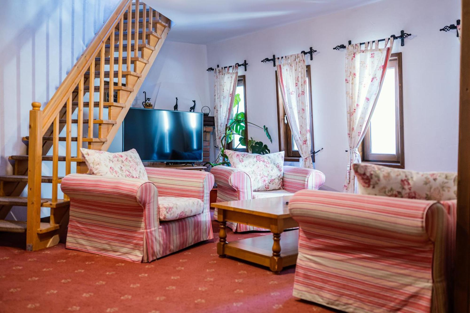 Apartment - Split Level,1656184196:JPEG